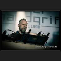 20260525_WGT_DerPragerHandgriff_012